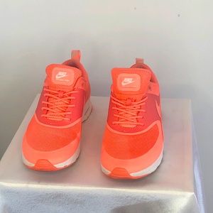 Air Max Thea Atomic Pink/White
